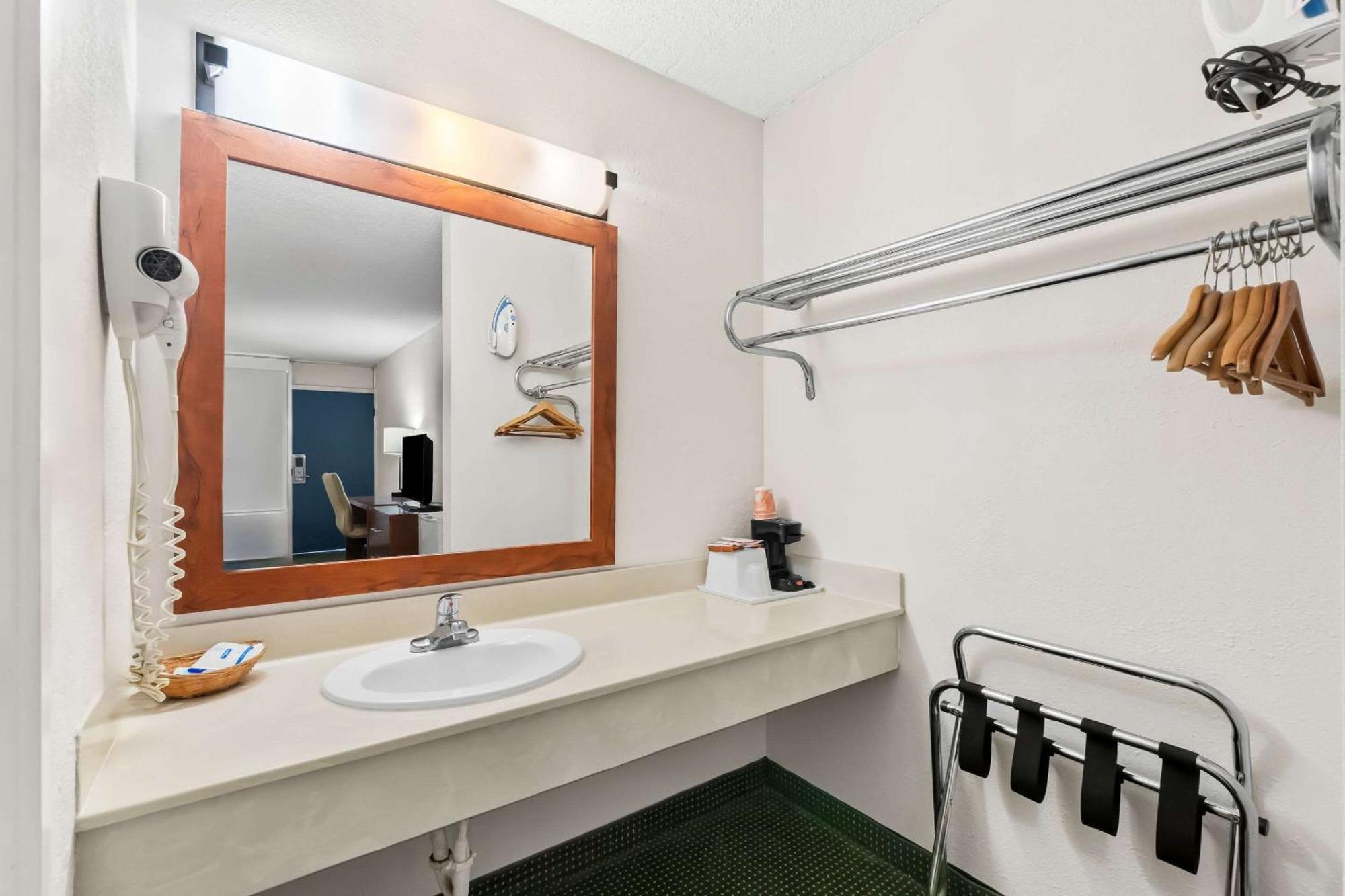 Rodeway Inn Dalton Eksteriør billede